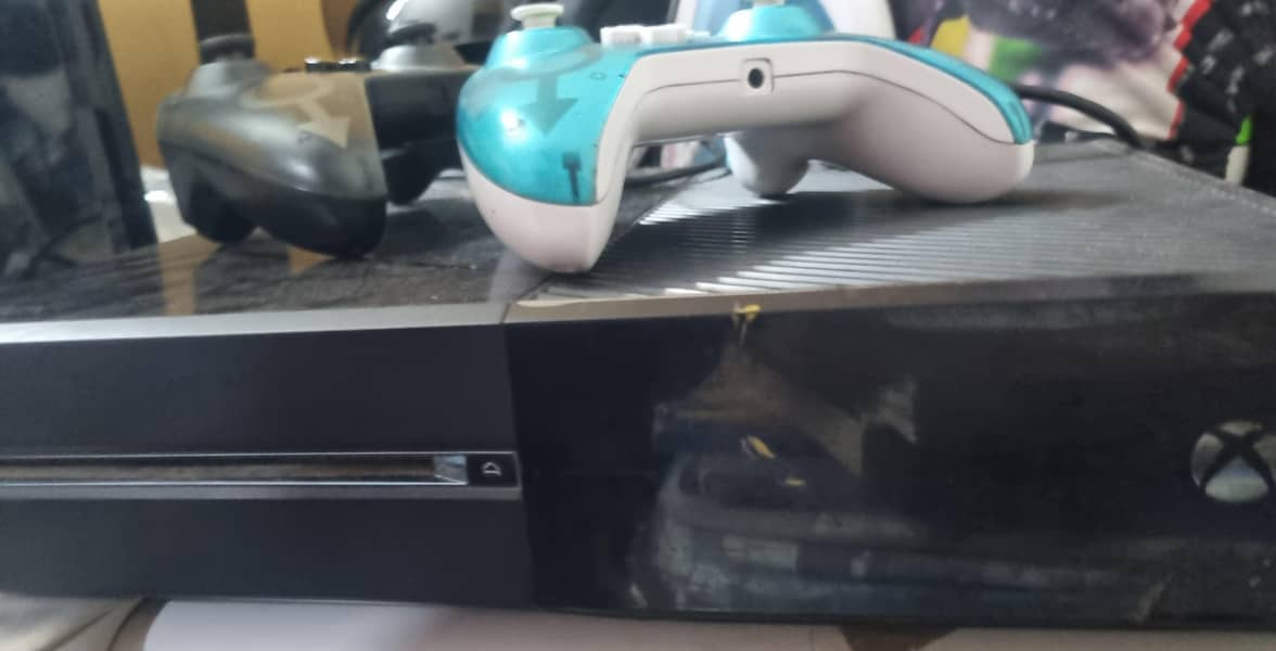 Xbox one with 2 controllers 4