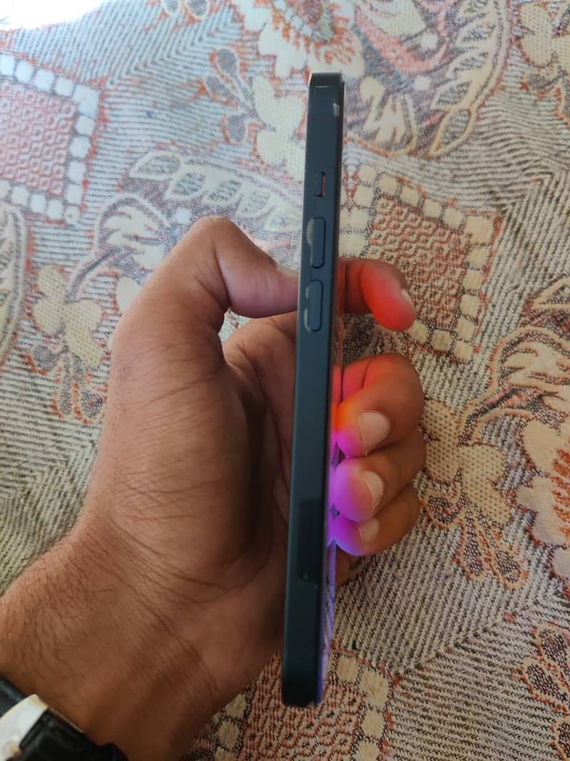 Apple iPhone 13 2