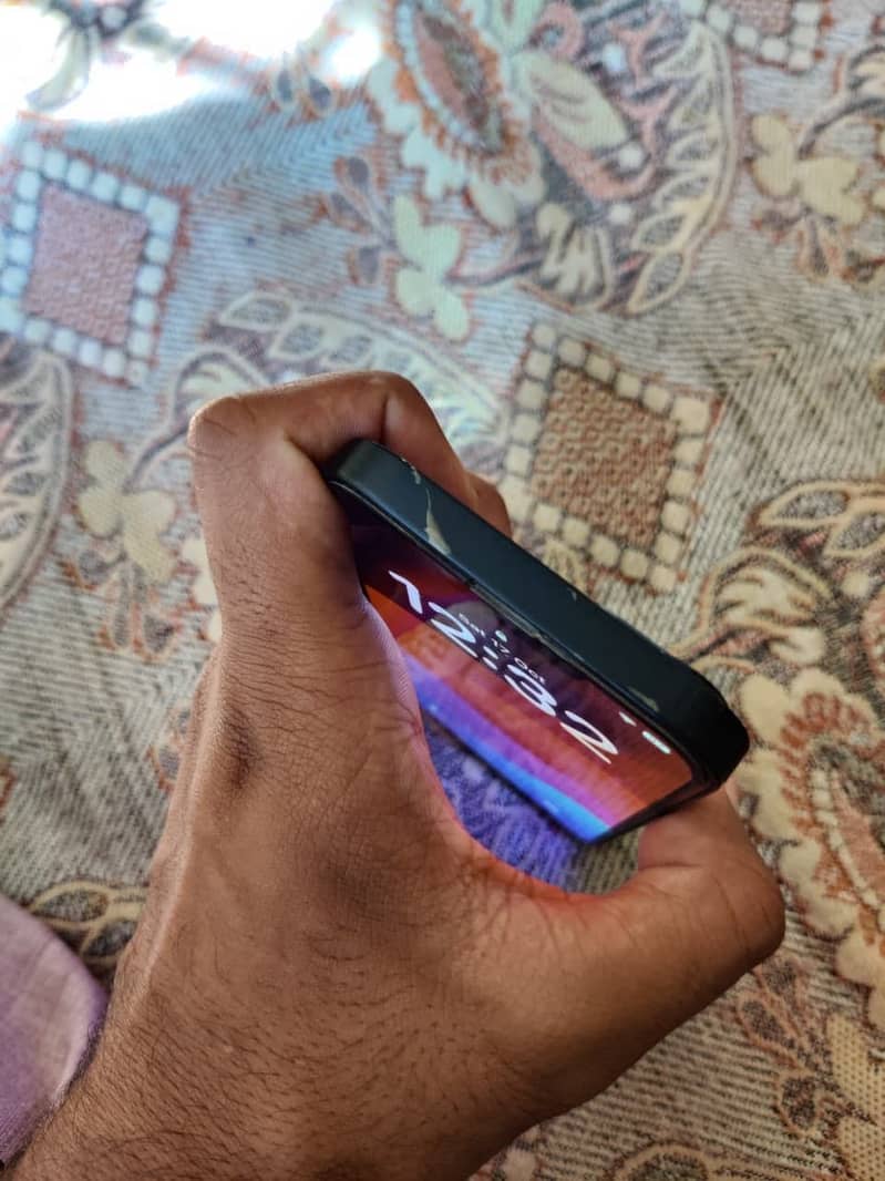 Apple iPhone 13 4