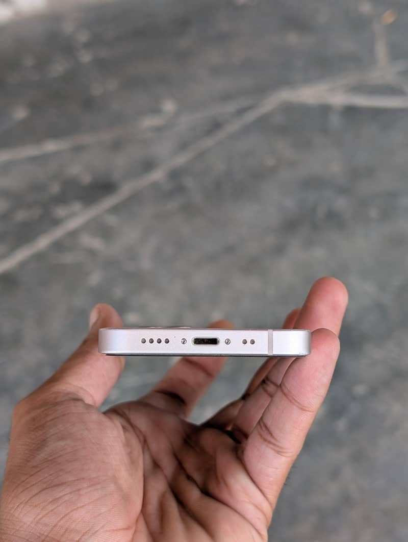 Apple iPhone 13 mini 4
