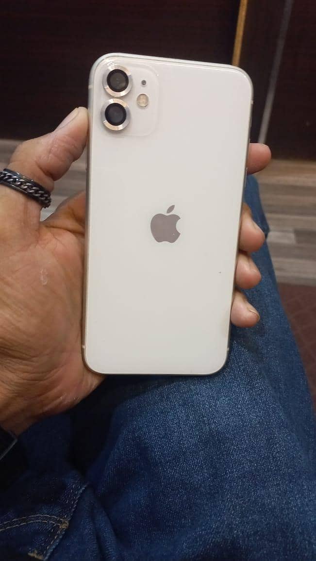 Apple iPhone 11 3