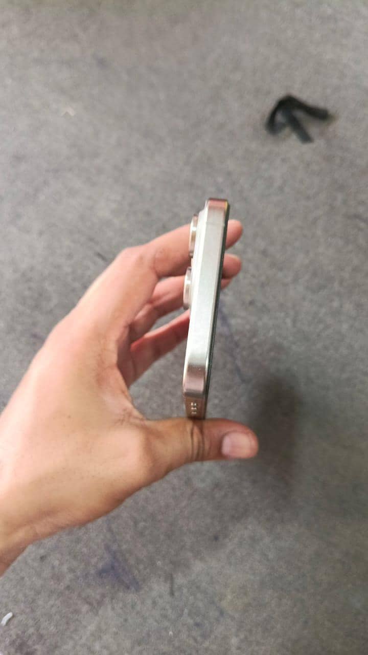 Apple iPhone 15 Pro Max 3