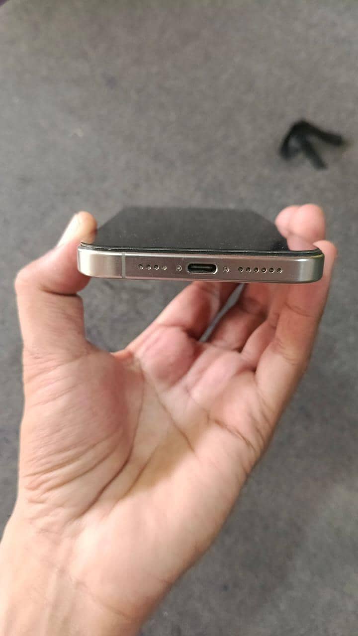 Apple iPhone 15 Pro Max 5