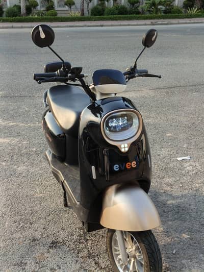 Evee scooty