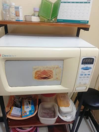 Microwave oven dawlance for use.