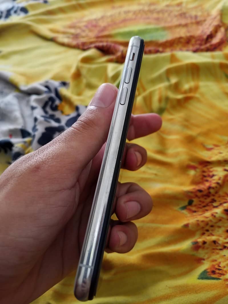 Apple iPhone X 3