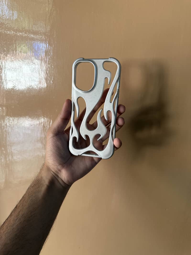 iPhone 16 Covers 3