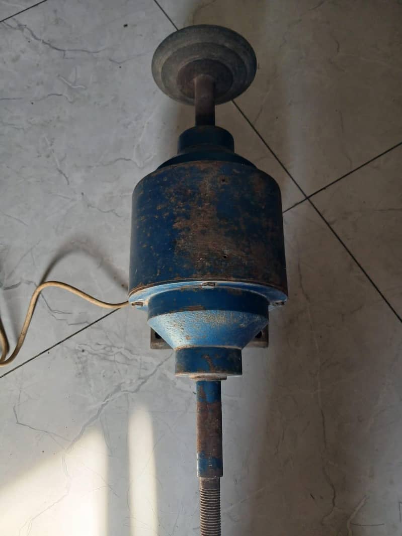 Grinder (saan) 1