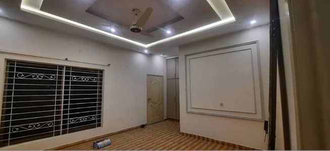 1 kanal upper portion almost brand new