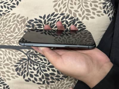 iPhone 11 Non PTA – Good Condition with Box
