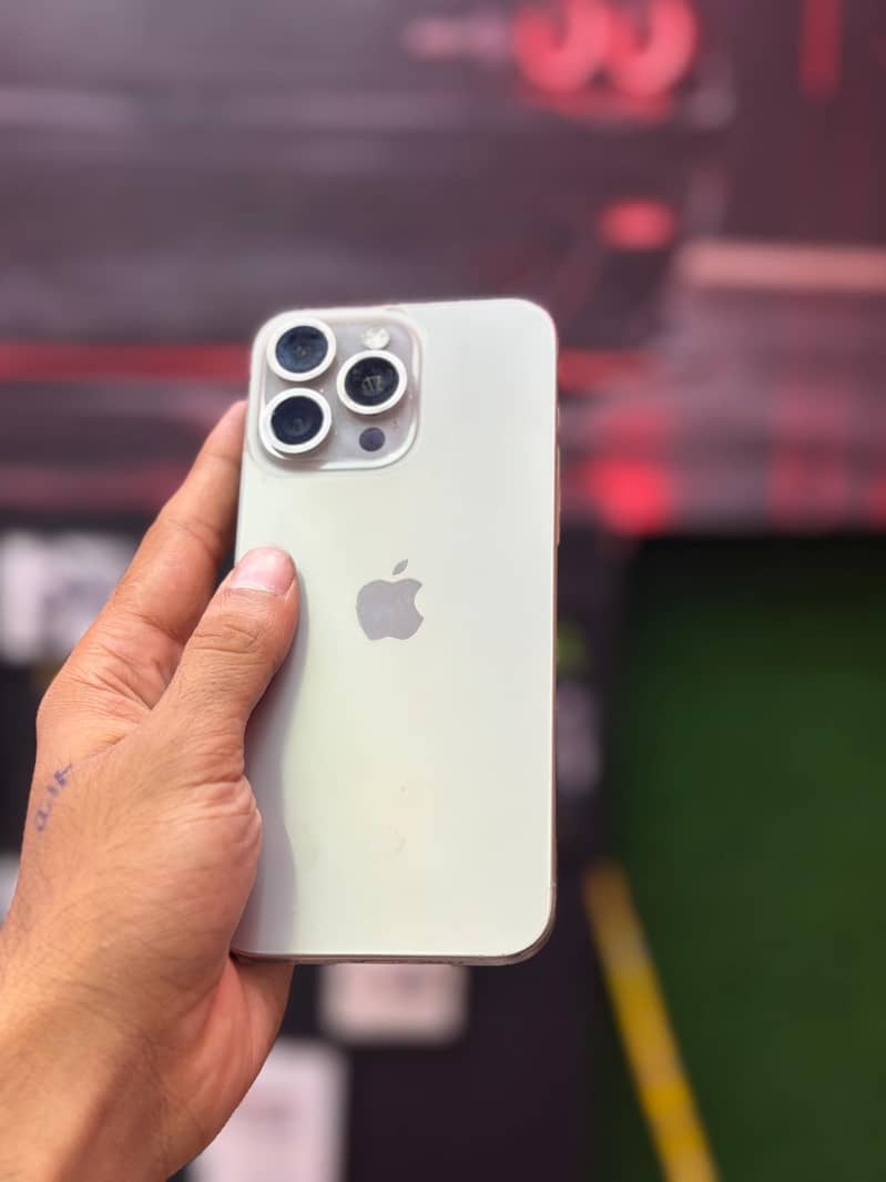 Apple iPhone 15 Pro Max 1