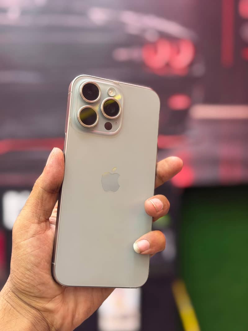 Apple iPhone 15 Pro Max 2