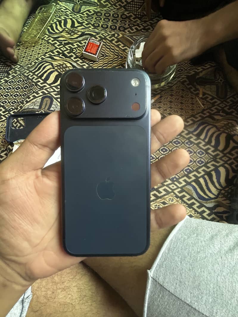 Apple iPhone 17 Pro Max 3