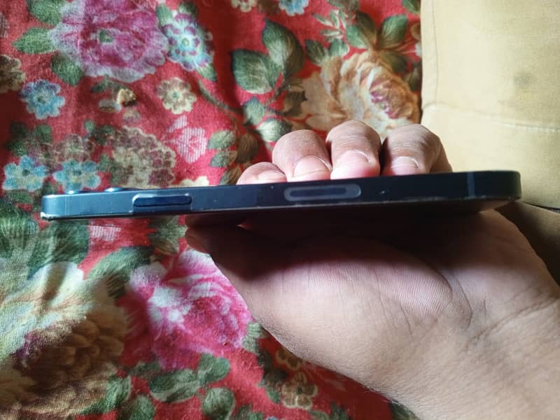 Apple iPhone 12 3