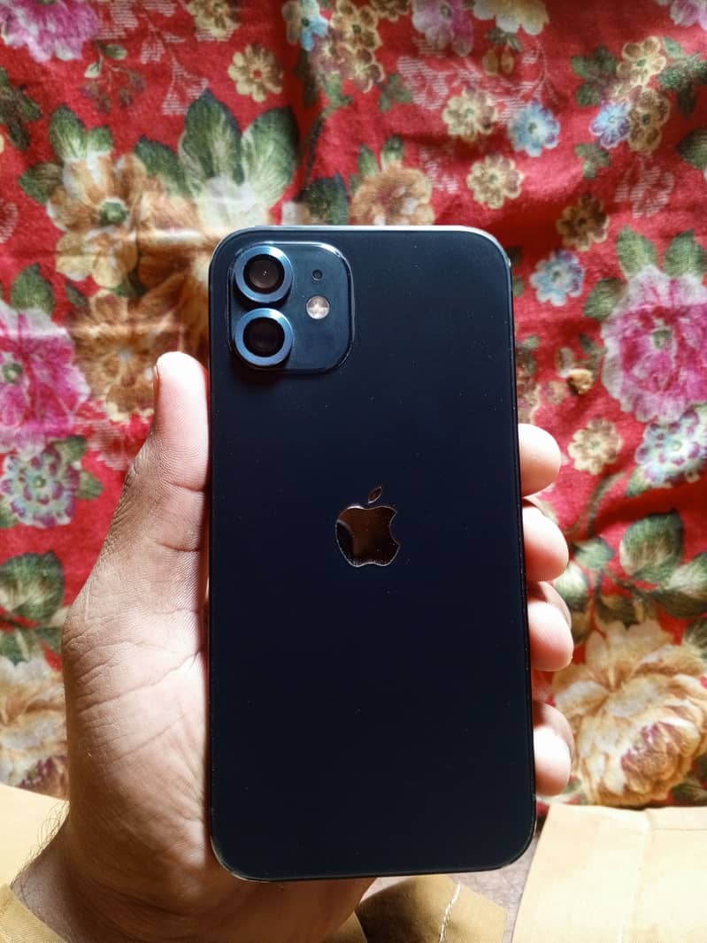 Apple iPhone 12 4