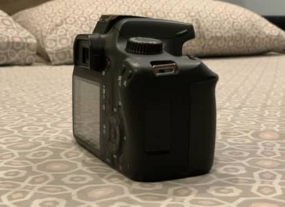 Canon EOS 4000d + 18-55mm IS lens
