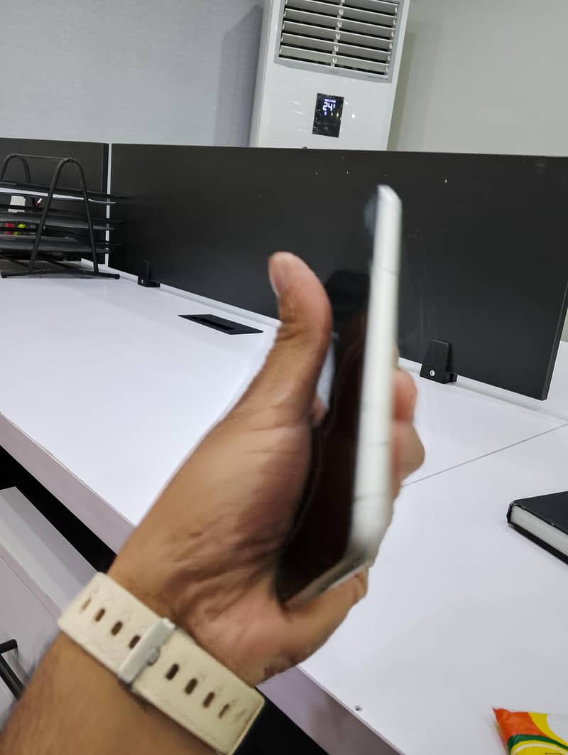 Apple iPhone 11 3