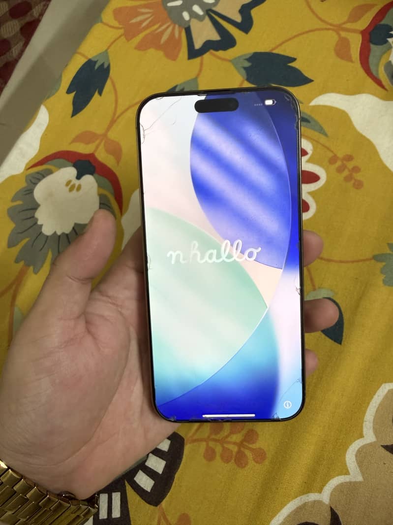 Apple iPhone 16 Pro Max 4