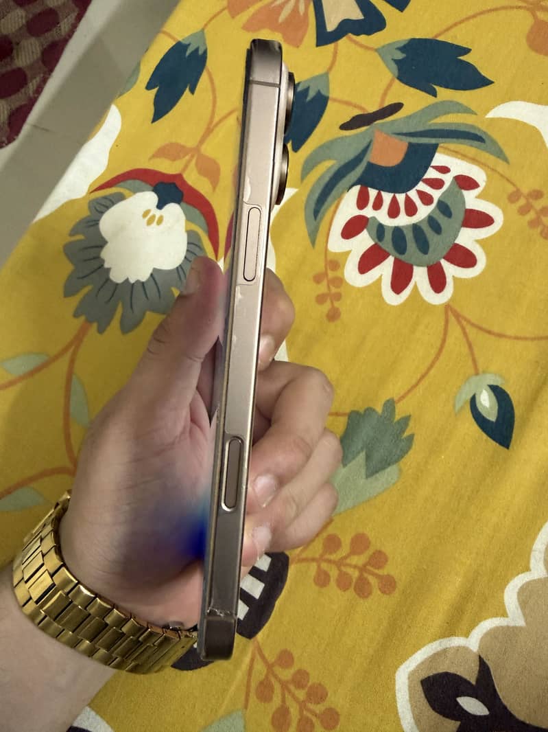 Apple iPhone 16 Pro Max 5