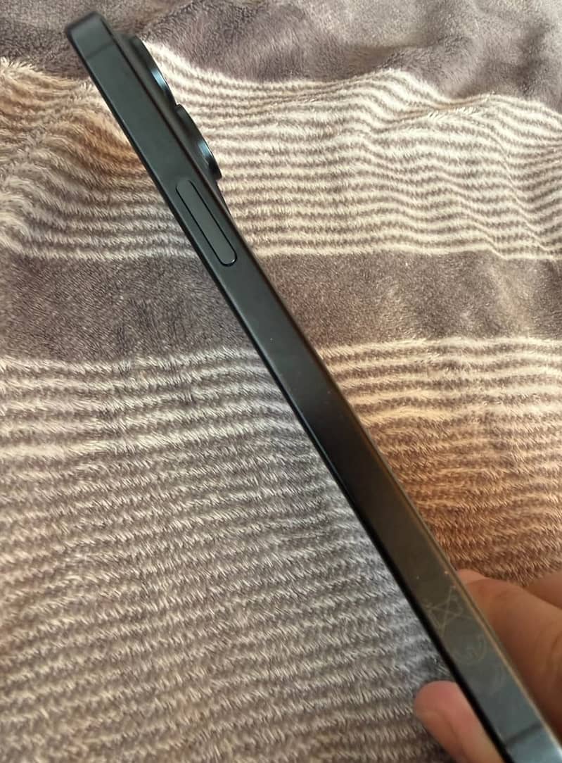 Apple iPhone 15 Pro Max 1