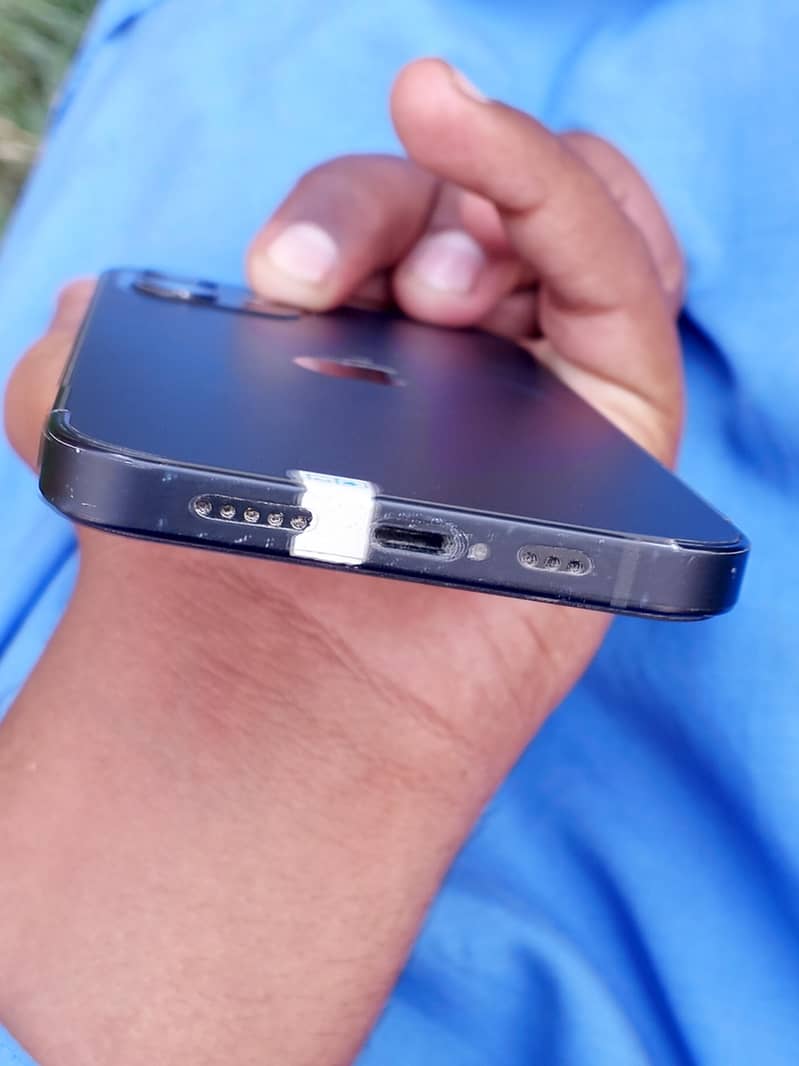 Apple iPhone 12 3