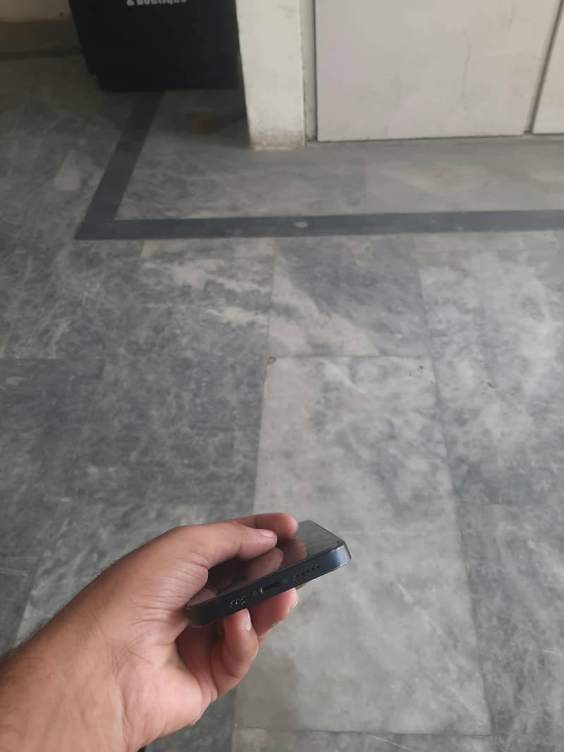 Apple iPhone 13 1