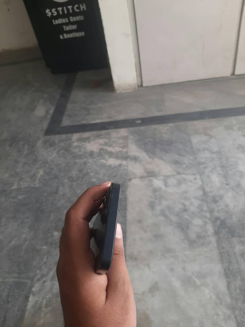 Apple iPhone 13 2