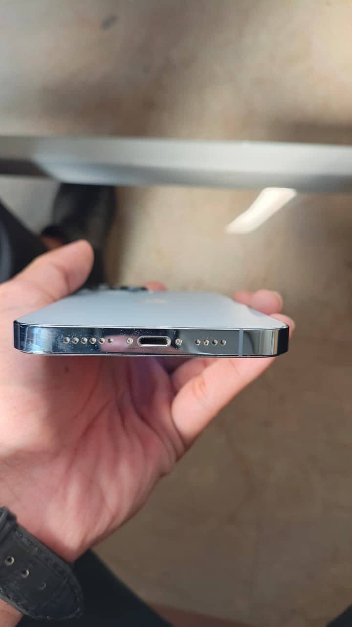 Apple iPhone 13 Pro Max 4