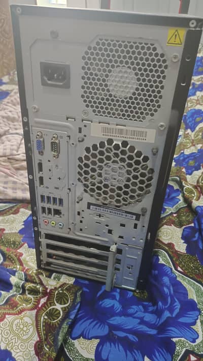 Lenovo twr 16gb ddr4 . . . SSD 256