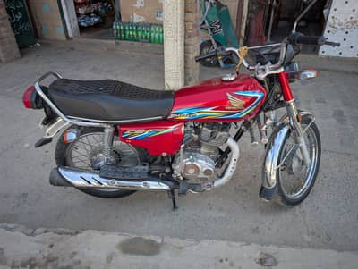 Honda CG 125 2018 Red Color - Excellent Condition.
