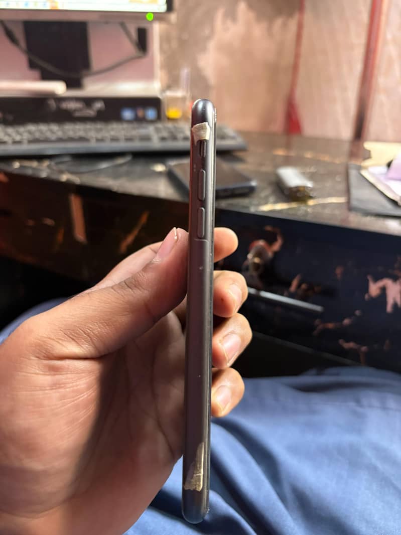 Apple iPhone 11 3