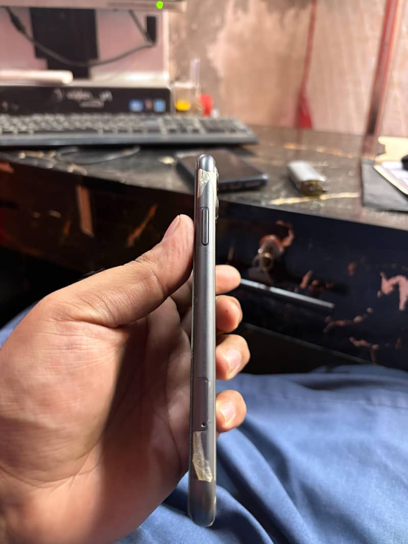 Apple iPhone 11 5