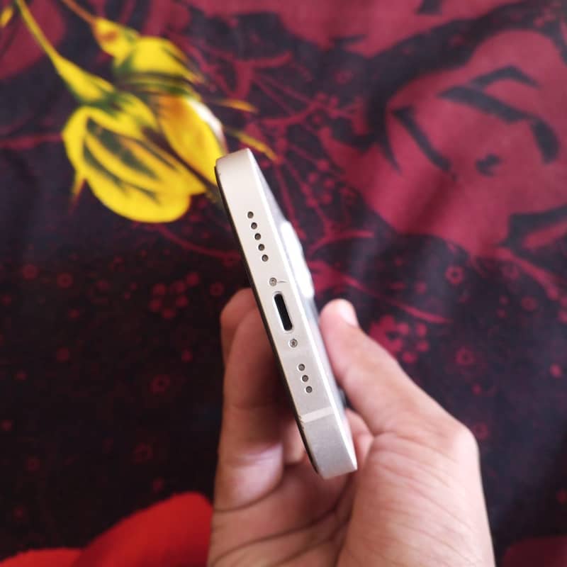 Apple iPhone 13 2