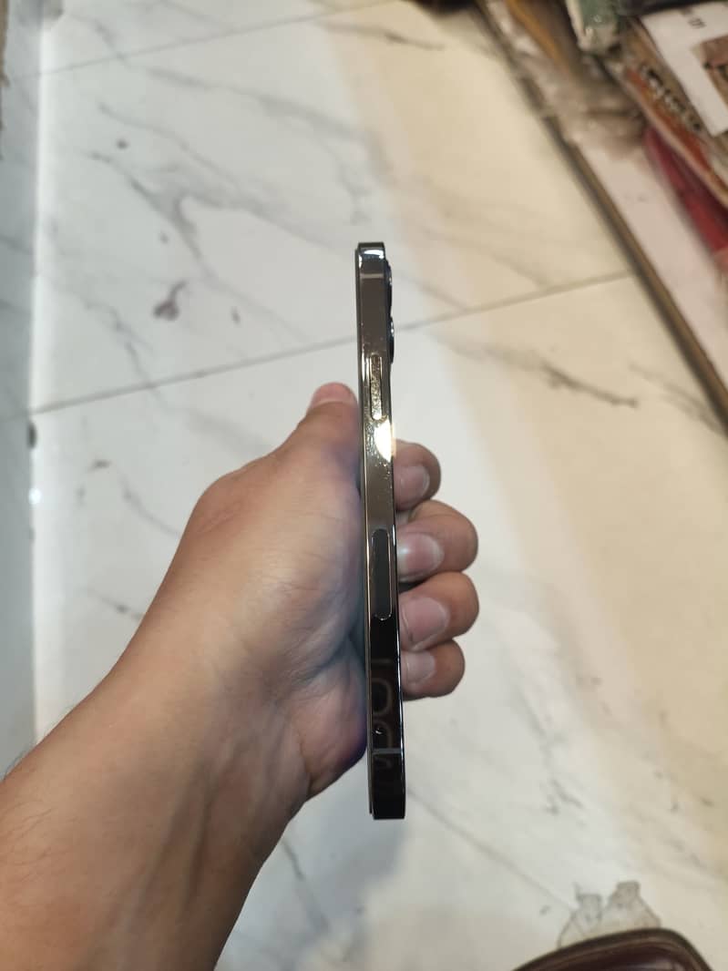 Apple iPhone 12 Pro 3