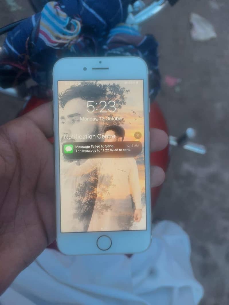 Apple iPhone 7 0