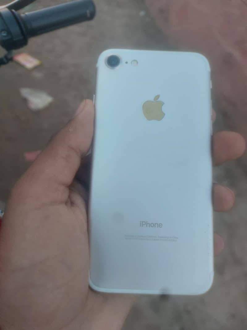 Apple iPhone 7 3