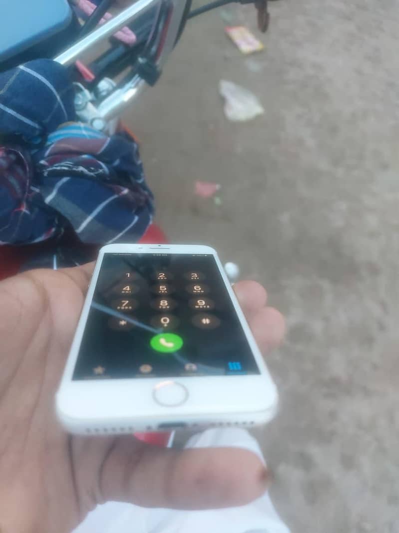 Apple iPhone 7 4