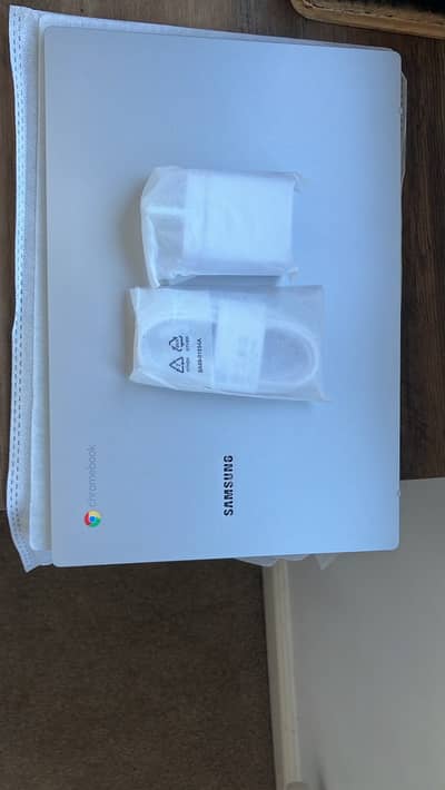 Samsung Galaxy Chromebook Go (Model: XE340XDA-KA2) Just opend
