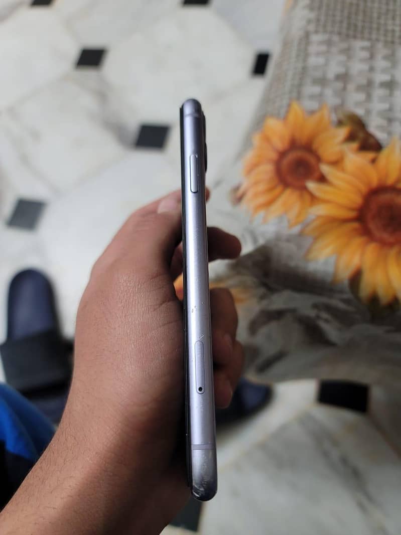 Apple iPhone 11 6