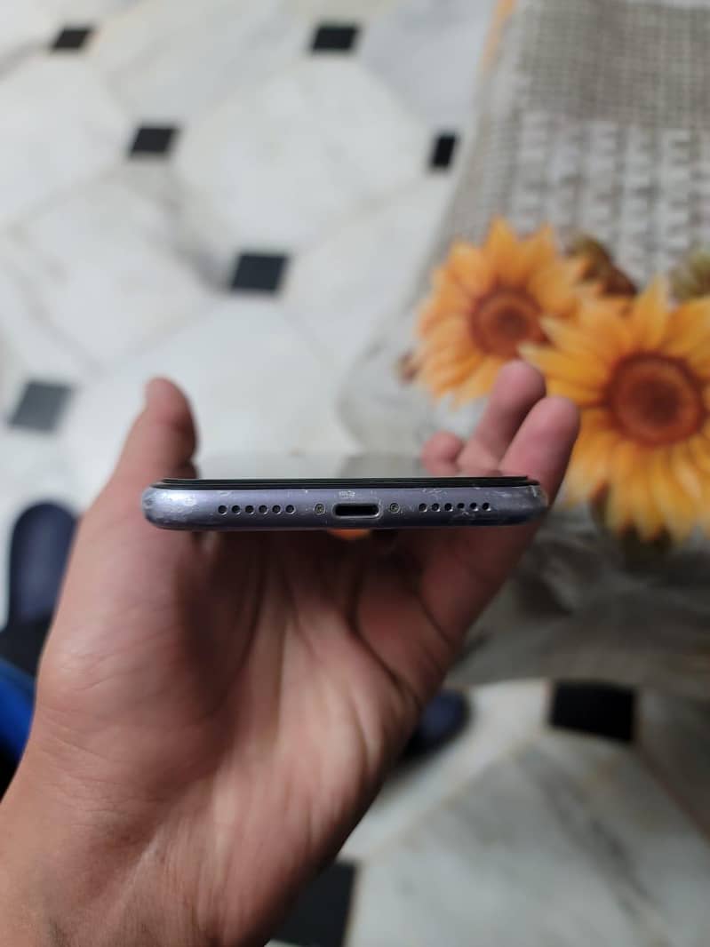 Apple iPhone 11 7