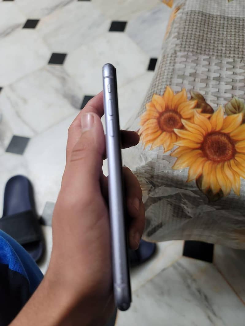 Apple iPhone 11 8