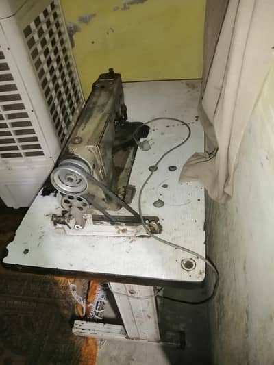 Juki Machine  with Table and motor Japanese Head in good condition
