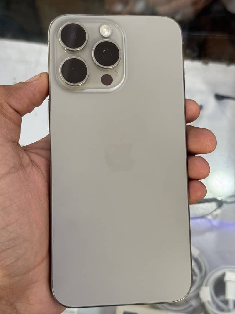 Apple iPhone 15 Pro Max 0