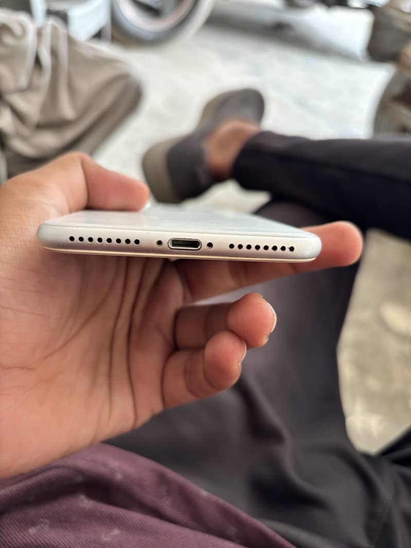 Apple iPhone 7 Plus 4
