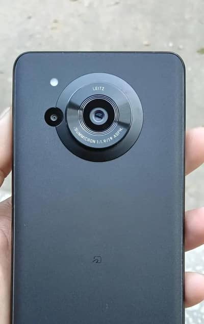 Sharp Aquos R7