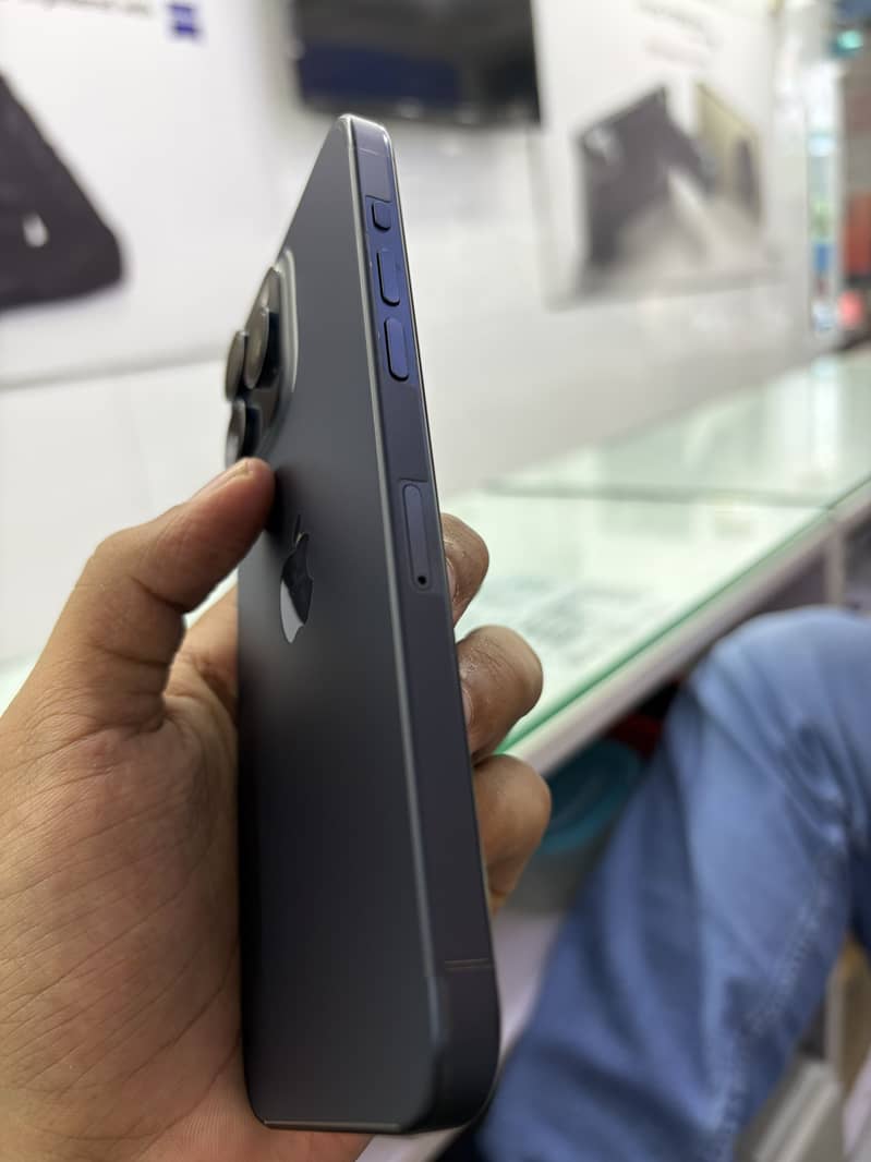 Apple iPhone 15 Pro Max 0