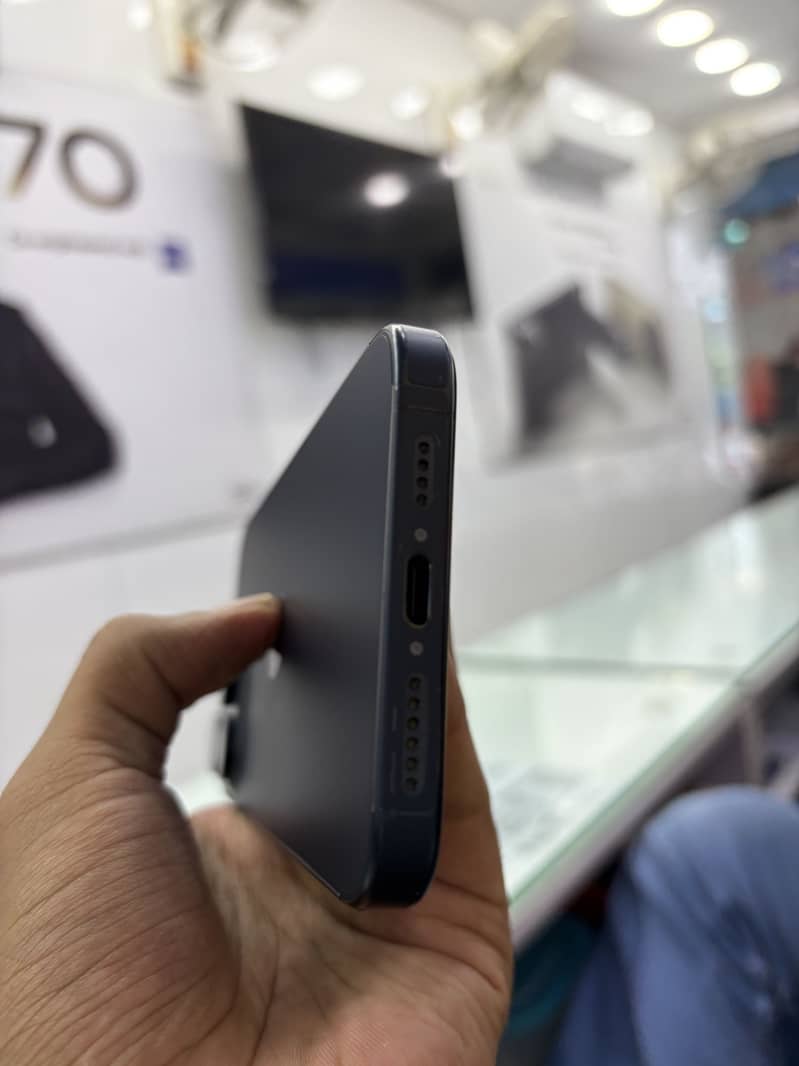 Apple iPhone 15 Pro Max 3