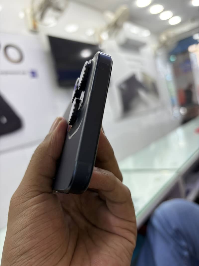 Apple iPhone 15 Pro Max 4