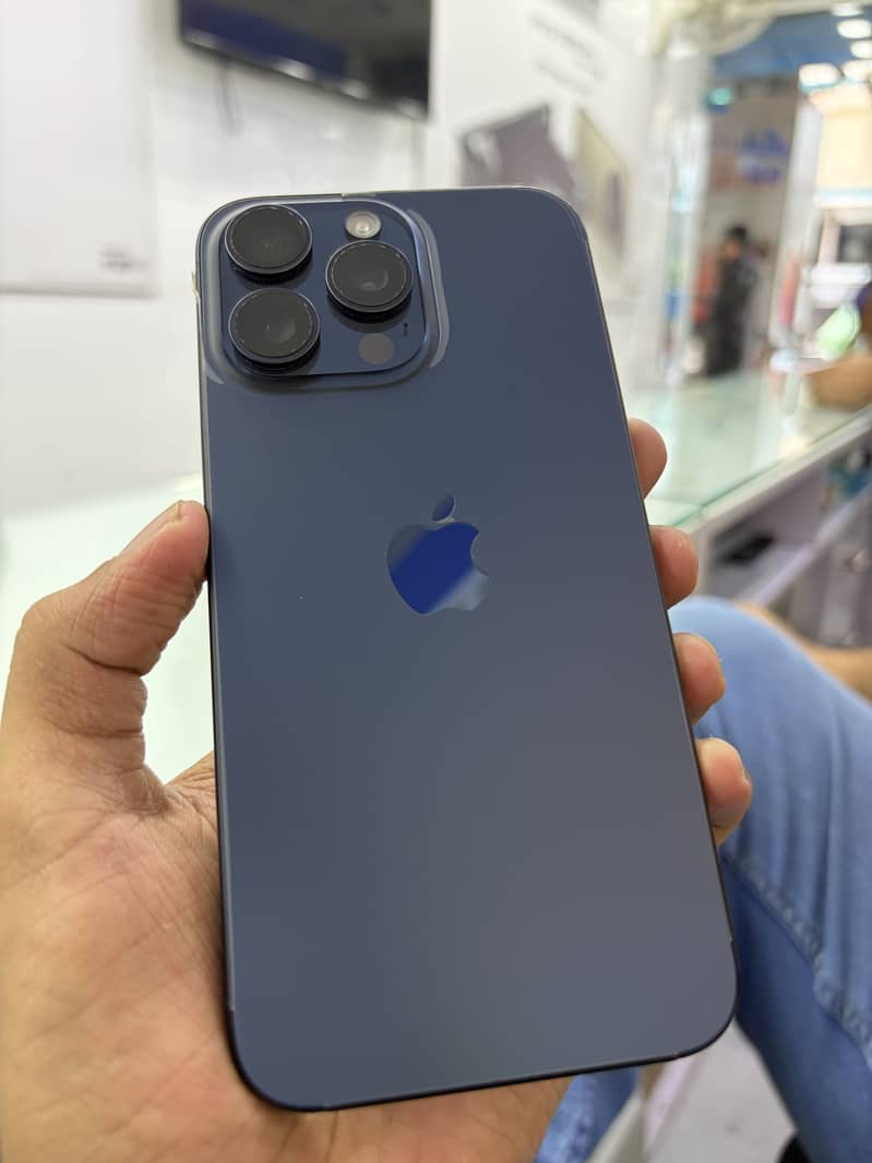 Apple iPhone 15 Pro Max 6