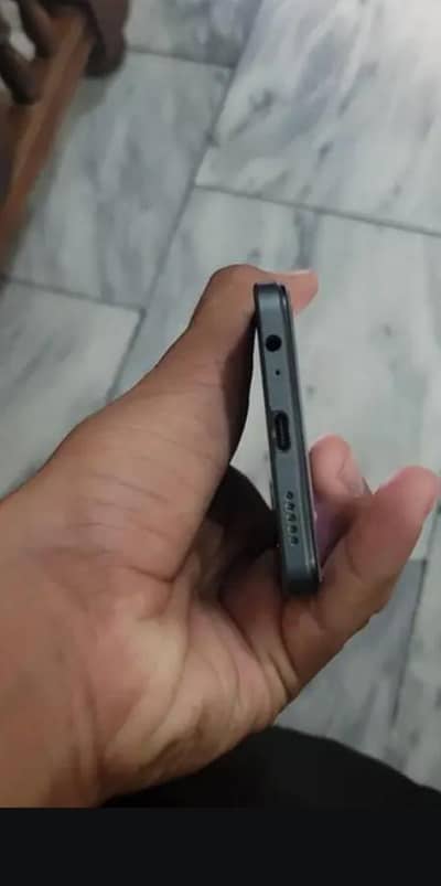 Vivo Y17s ram 4+4 m128  boxes and charger